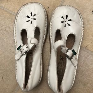 Aster dingo French brand Mary Jane style shoes flats white leather size 13